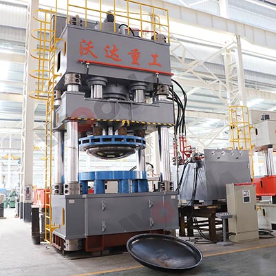 3000噸封(fēng)頭拉伸液(ye)壓機
