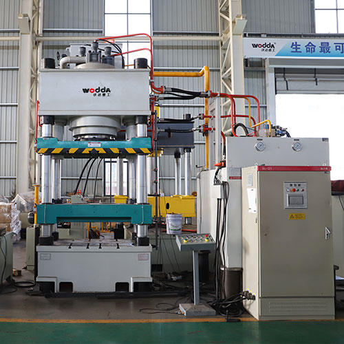 630噸牛羊舔磚液(yè)壓機_630噸四梁四柱(zhu)液壓機