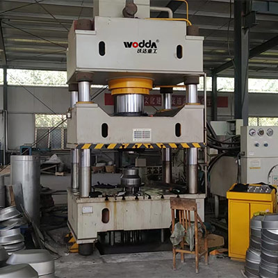 500噸(dūn)不鏽鋼封頭(tóu)拉伸液壓機(jī)