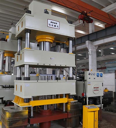 630噸不鏽鋼(gāng)水槽拉伸成(cheng)型液壓機_液(ye)壓機價格