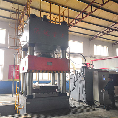 2000噸(dūn)汽車離(li)合器外(wai)殼拉伸(shēn)液壓機(jī)